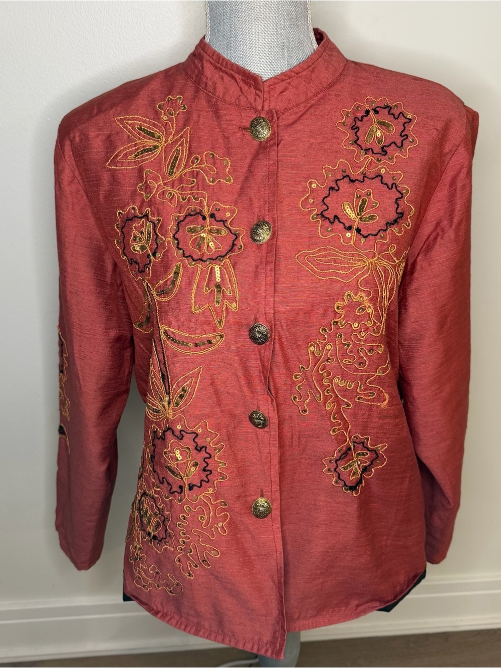 Vintage Entice L Embroidered Mandarin Collar Jacket in Coral Red